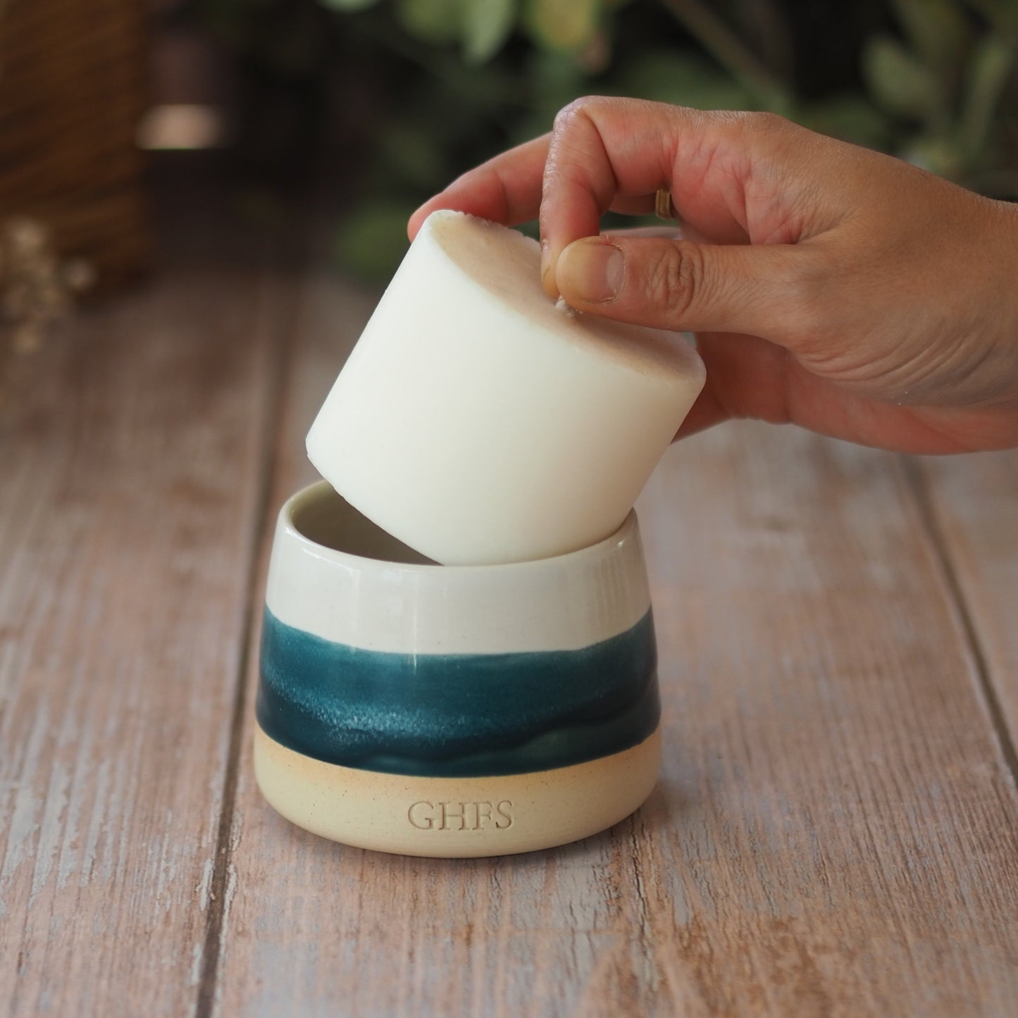 calm candle with candle refill