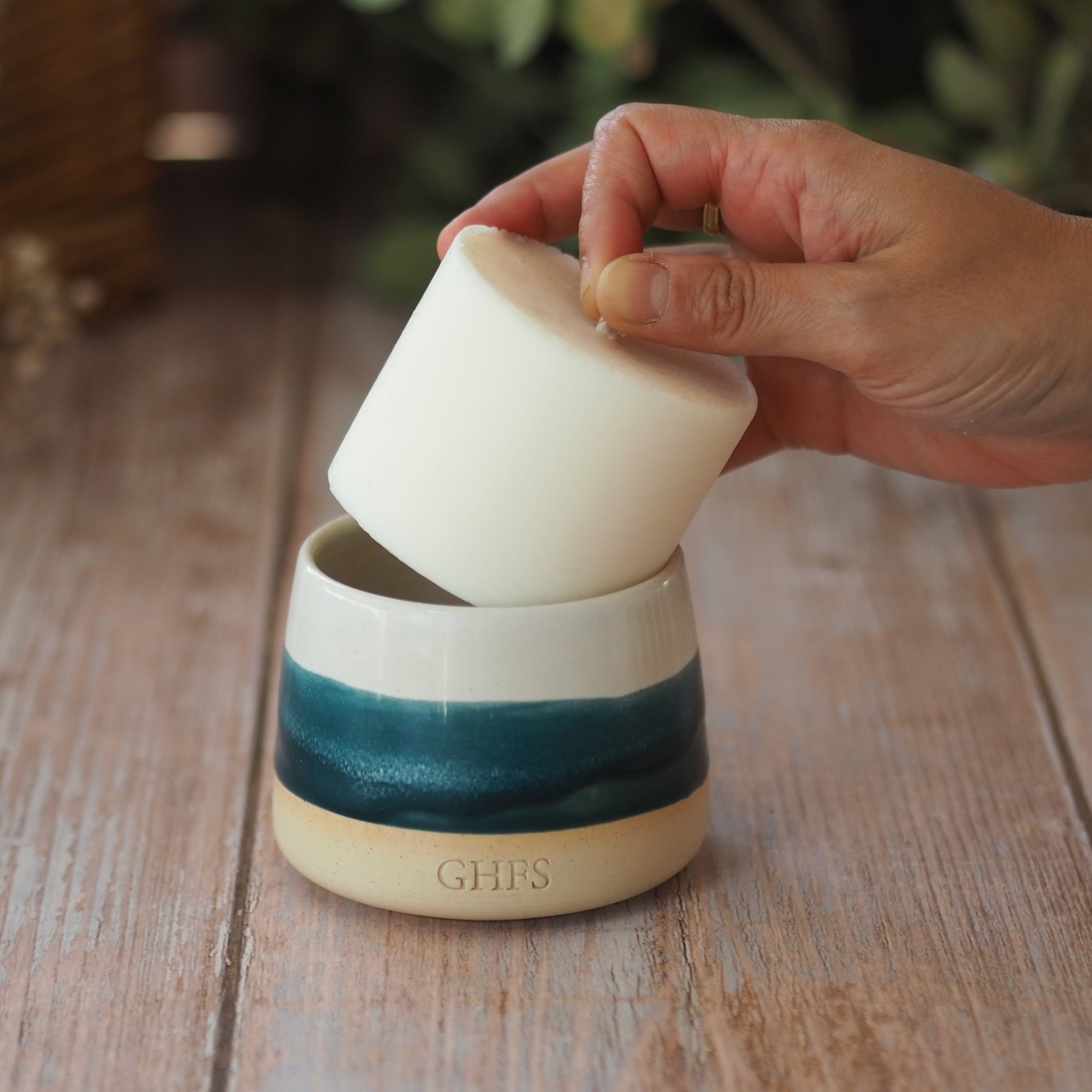 calm candle with candle refill