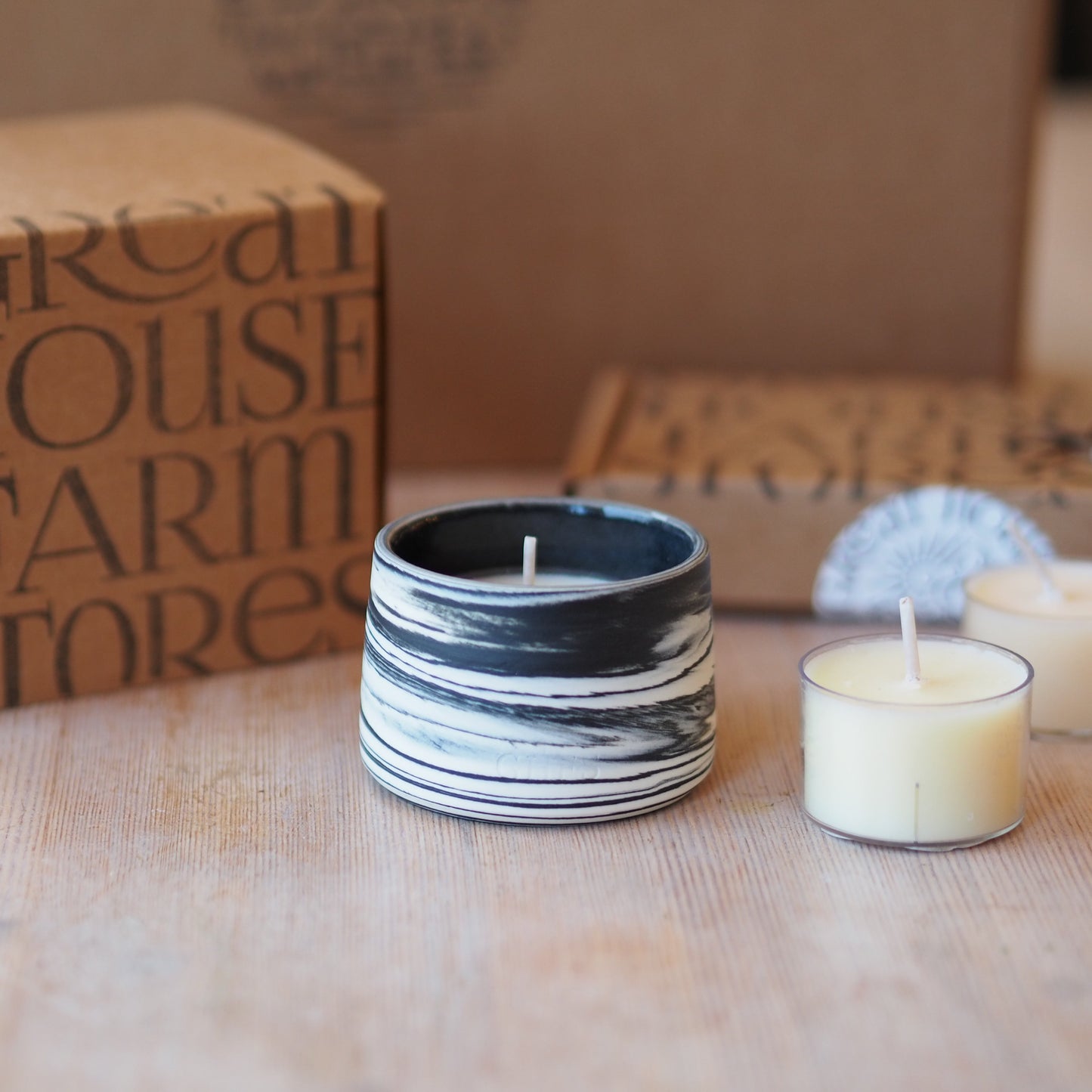 marbled black and white tealight holder