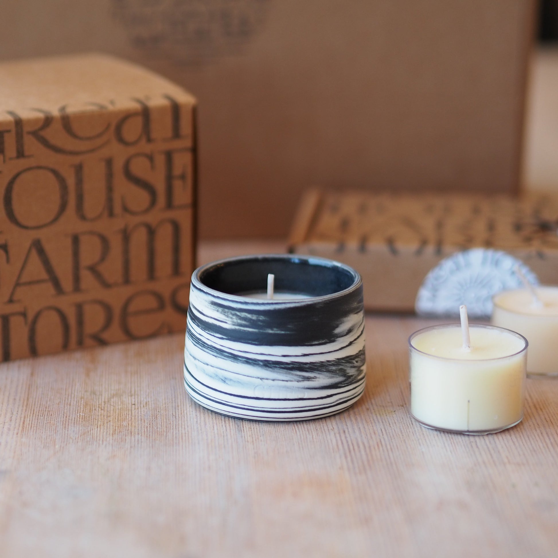 marbled black and white tealight holder